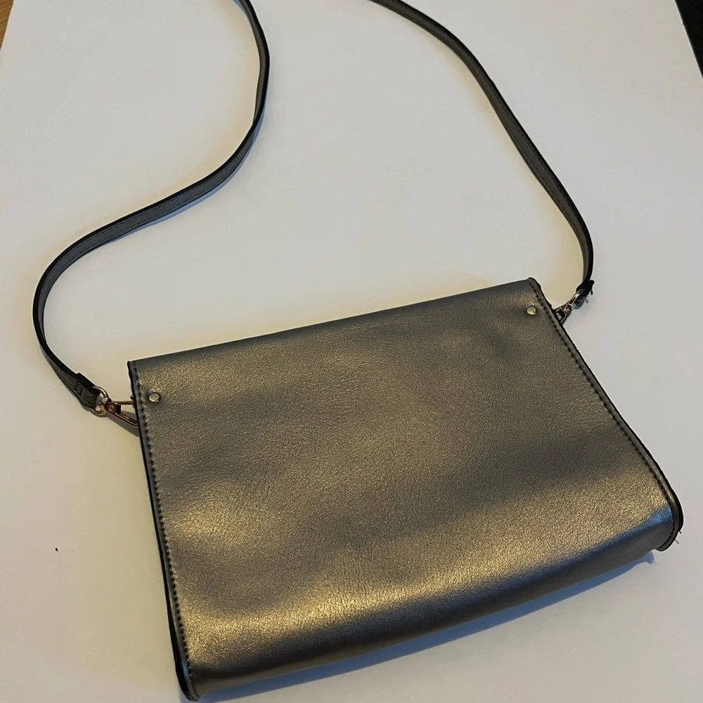 Steel grey metallic Summer & Rose crossbody bag - Picture 3 of 6